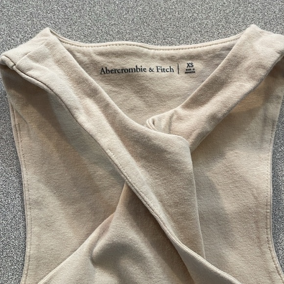 Abercrombie & Fitch High Neck Twist Slightly Cropped Tank Size XS in Tan Beige - Picture 2 of 5